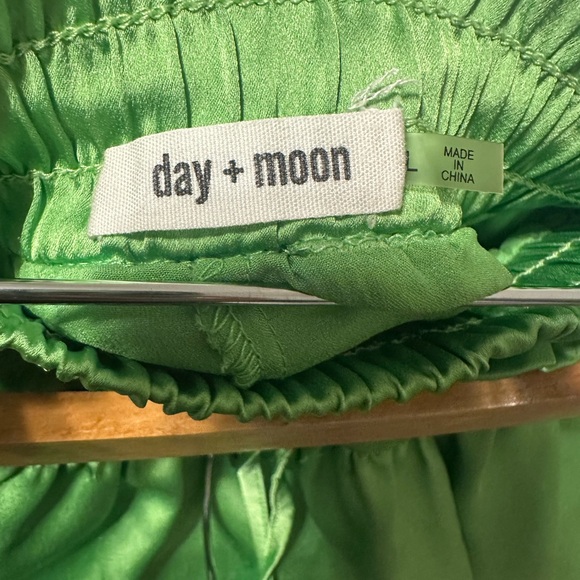 Green Ruffled Mini Skirt - Picture 2 of 2